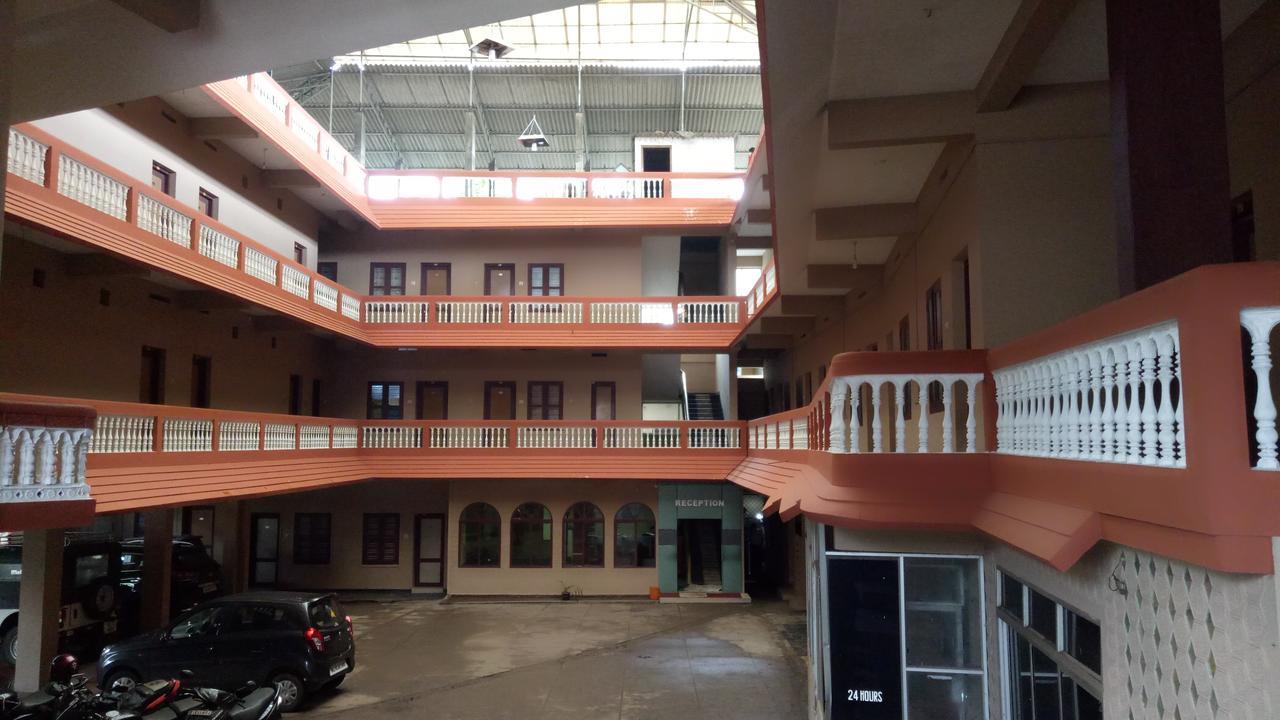 Hotel Nuhman Kondotty Exterior foto